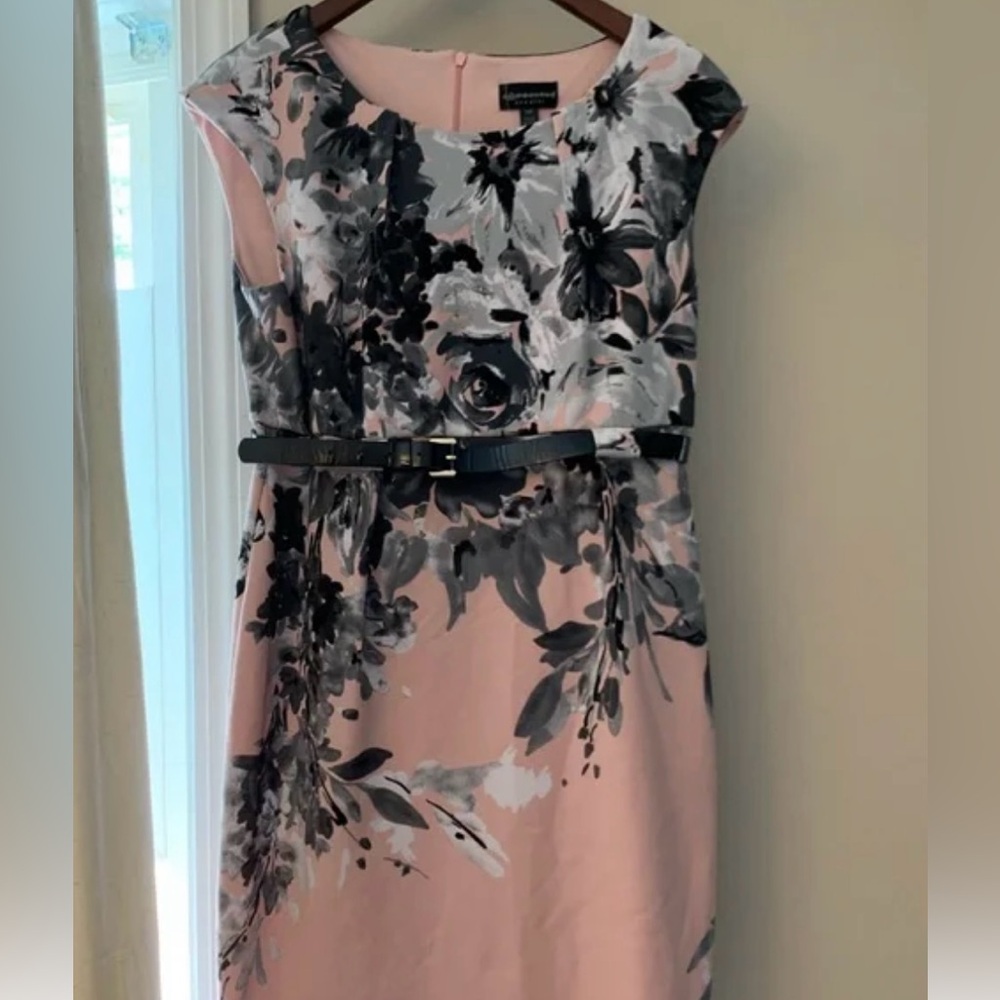Pink Floral Print Belted Dress. Perfect for Spring. Size 8. In EUC